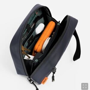 Stubble & Co Midnight Blue Men's Toiletry/Tech Organizer